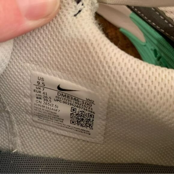 Nike women's size 9.5 Air Max Excee White Green Glow - Picture 3 of 9